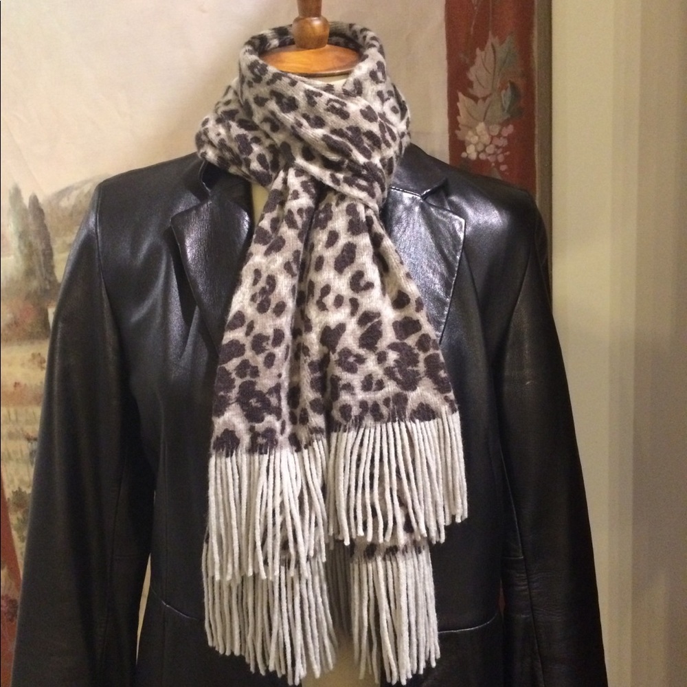 Animal print wool blend scarf - Picture 2 of 2